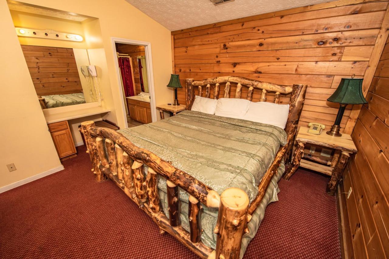 Cabin Close To Parkway Rd With River View 비둘기 포지 외부 사진