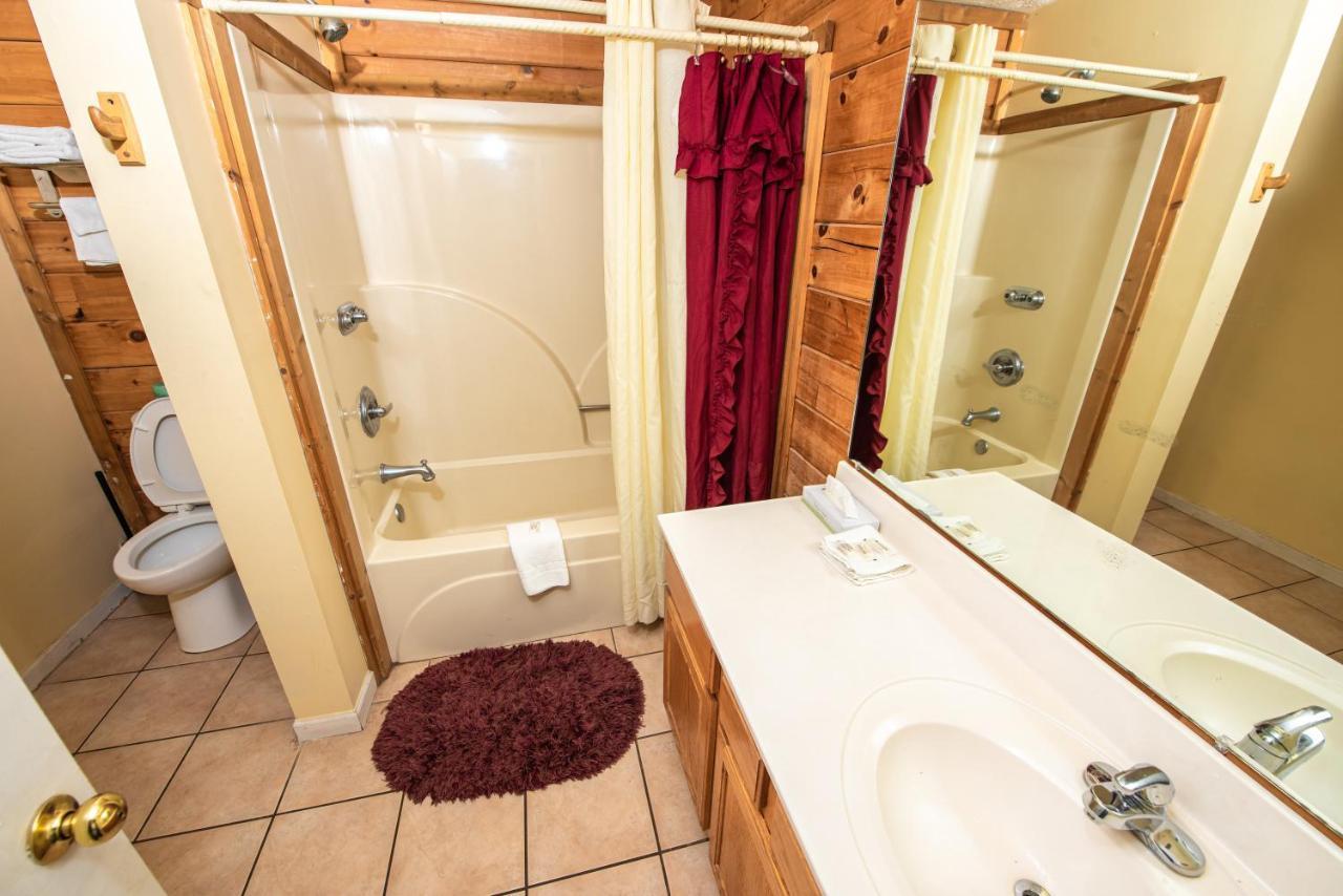 Cabin Close To Parkway Rd With River View 비둘기 포지 외부 사진