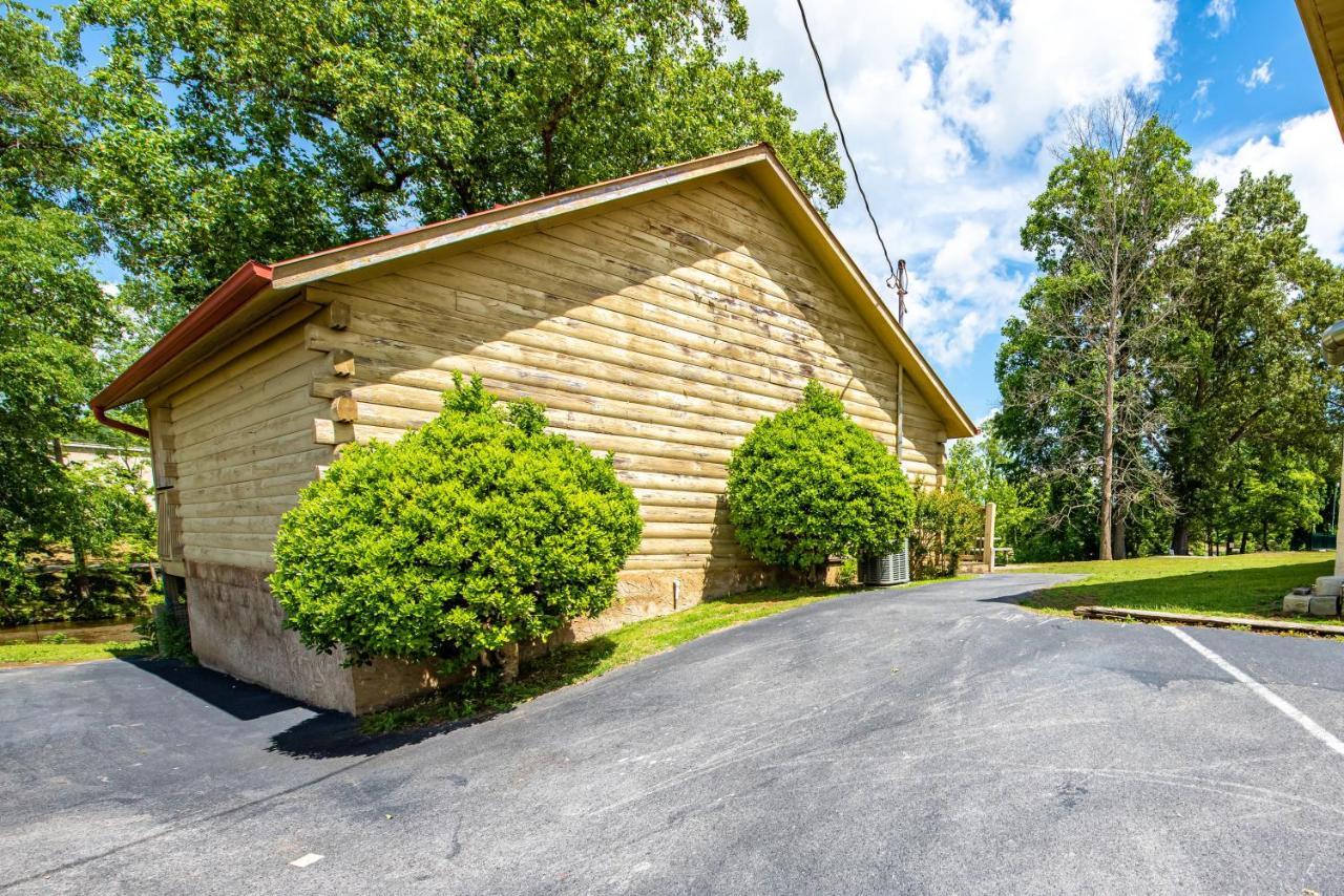 Cabin Close To Parkway Rd With River View 비둘기 포지 외부 사진