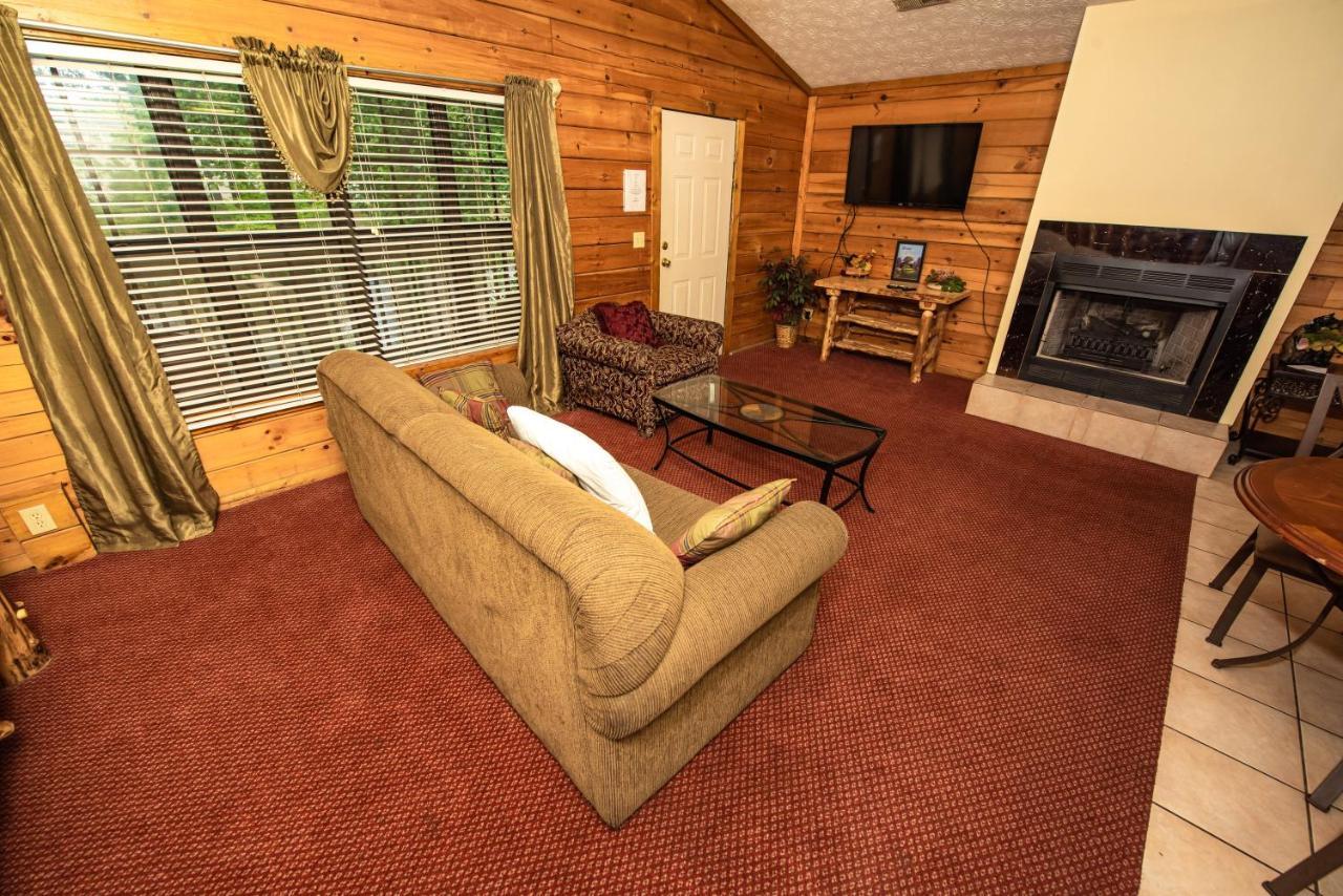 Cabin Close To Parkway Rd With River View 비둘기 포지 외부 사진