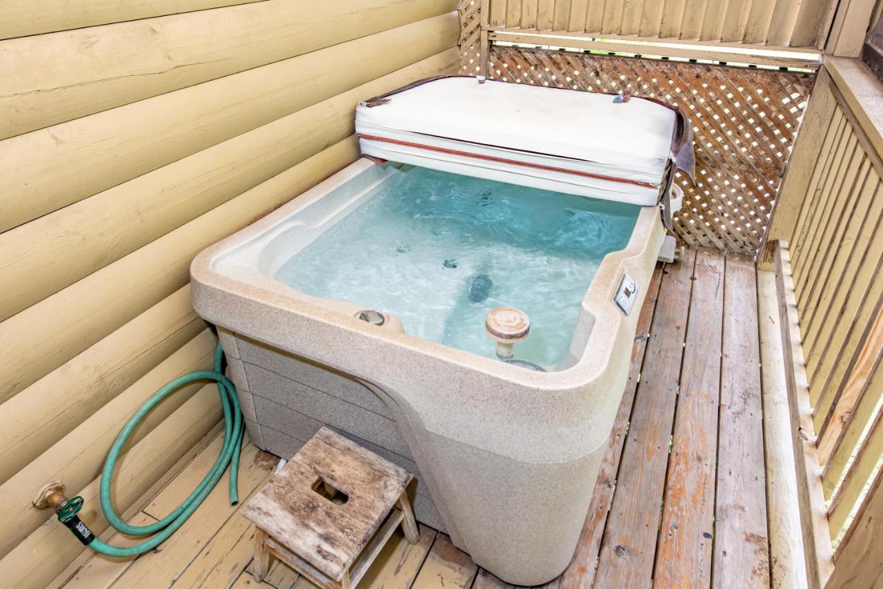 Cabin Close To Parkway Rd With River View 비둘기 포지 외부 사진